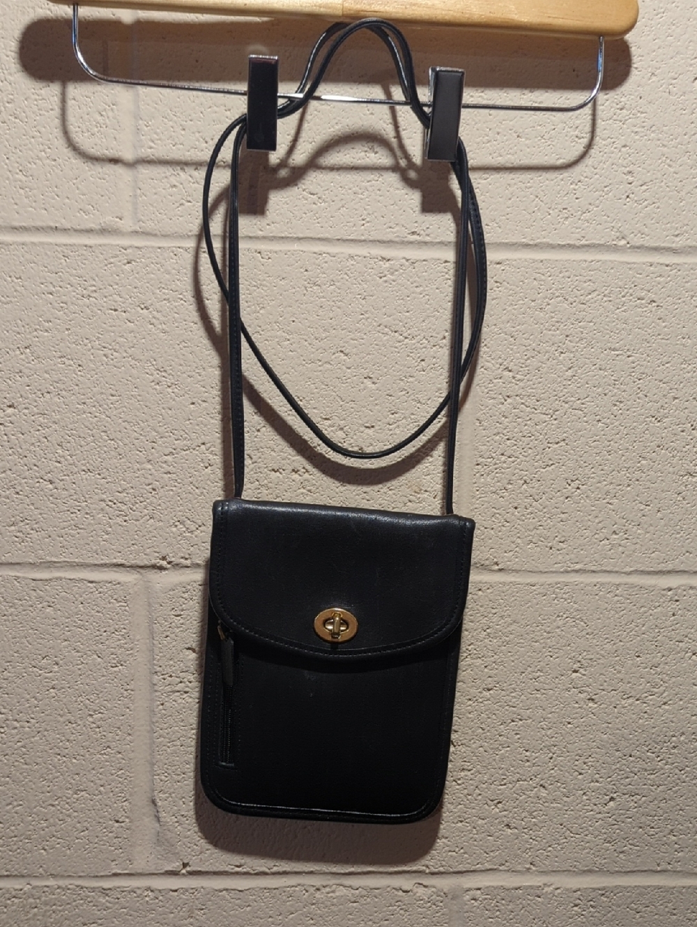 Coach Vintage Black Leather Tourist Pouch Passport Hipster Crossbody #6980